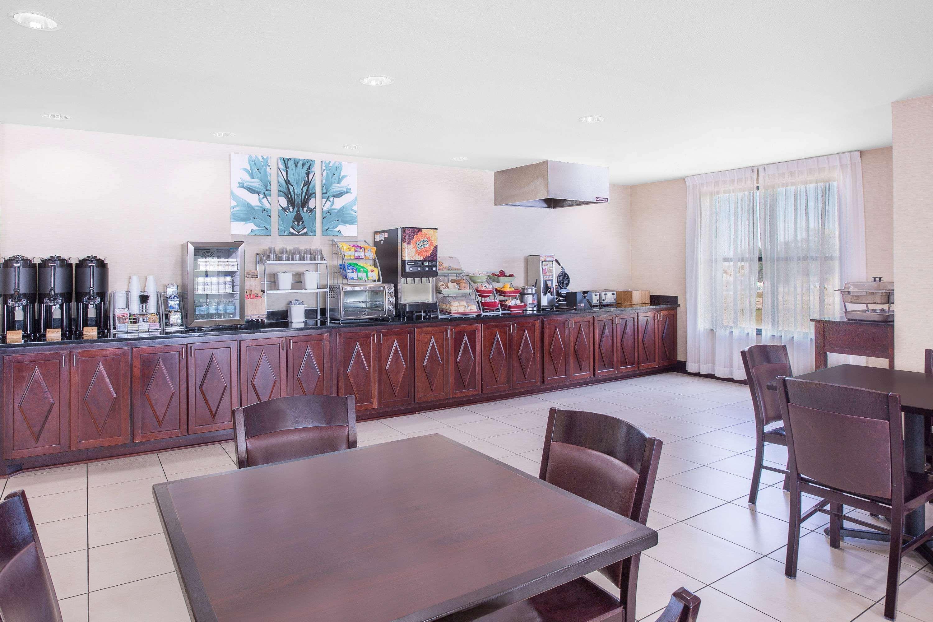 Holiday Inn Express - Gulfport Beach By Ihg Exterior photo