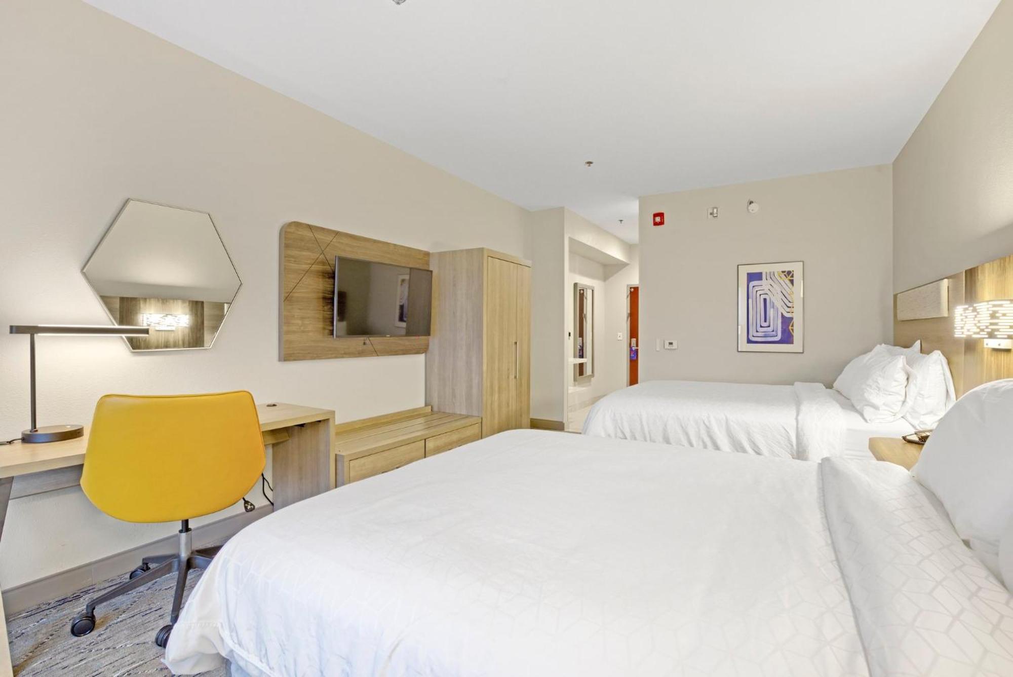 Holiday Inn Express - Gulfport Beach By Ihg Exterior photo